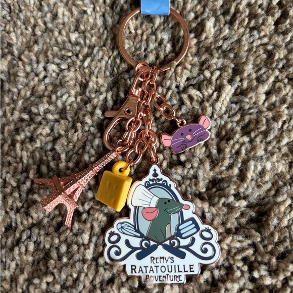 Disney Epcot Remy’s Ratatouille Adventure keychain - Picture 1 of 2